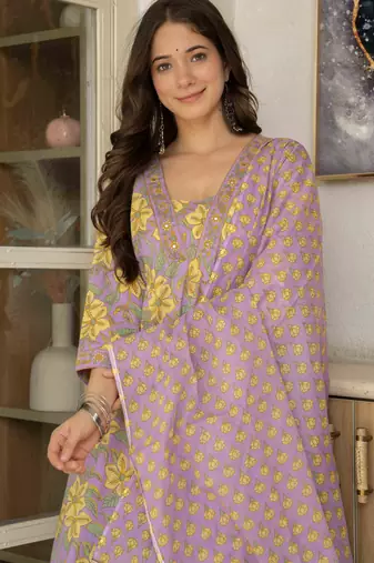 Women cotton printed v-nack 3/4 sleeves calf length flared kurta pant and dupatta set