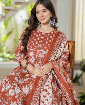 Women cotton printed round nack 3/4 sleeves calf length flared kurta pant and dupatta set 4