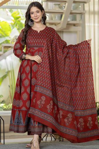 Women cotton printed round nack 3/4 sleeves calf length flared kurta pant and dupatta set
