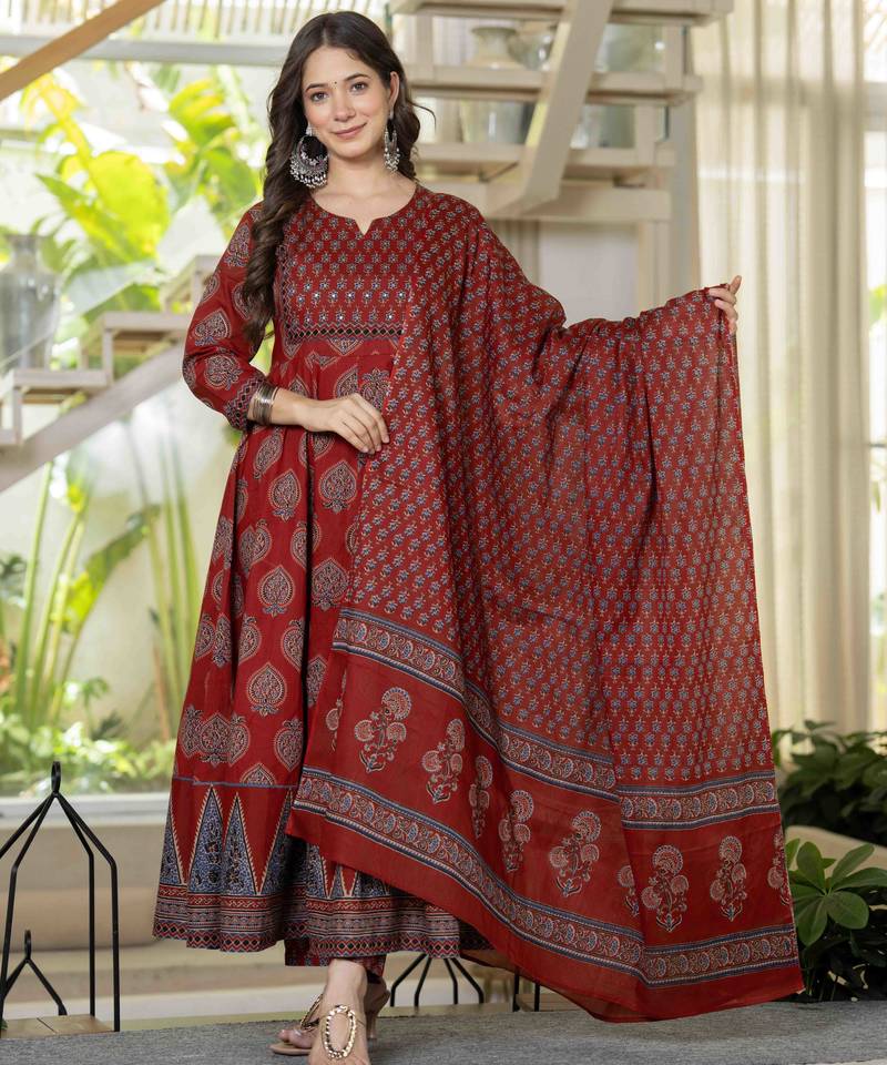Women cotton printed round nack 3/4 sleeves calf length flared kurta pant and dupatta set