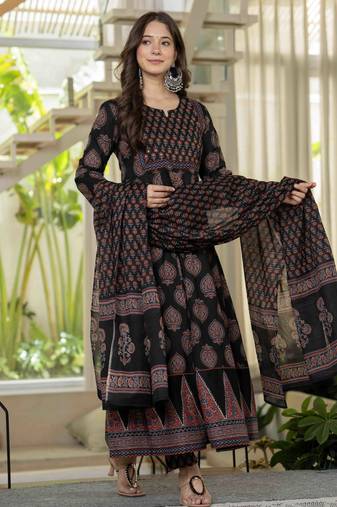 Women cotton printed round nack 3/4 sleeves calf length flared kurta pant and dupatta set
