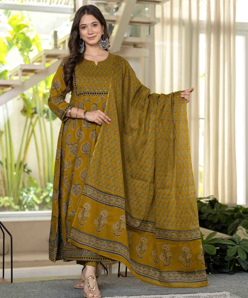 Women cotton printed round nack 3/4 sleeves calf length flared kurta pant and dupatta set