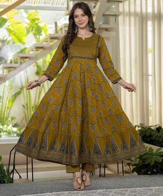 Women cotton printed round nack 3/4 sleeves calf length flared kurta pant and dupatta set 3