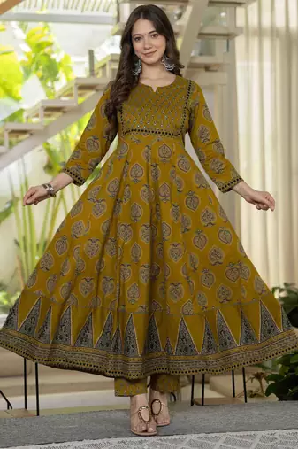 Women cotton printed round nack 3/4 sleeves calf length flared kurta pant and dupatta set