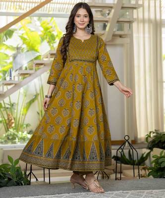 Women cotton printed round nack 3/4 sleeves calf length flared kurta pant and dupatta set 4