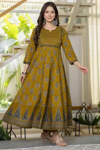 Women cotton printed round nack 3/4 sleeves calf length flared kurta pant and dupatta set