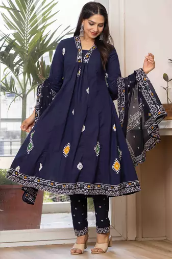 Women cotton printed v-nack 3/4 sleeves calf length flared kurta pant and dupatta set