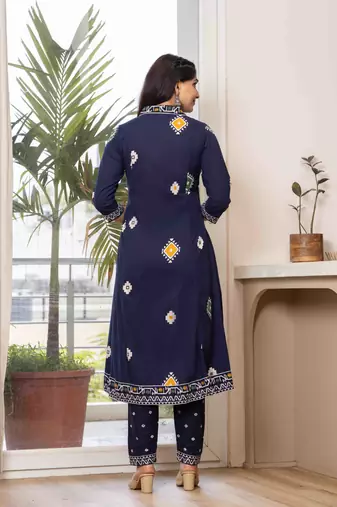 Women cotton printed v-nack 3/4 sleeves calf length flared kurta pant and dupatta set