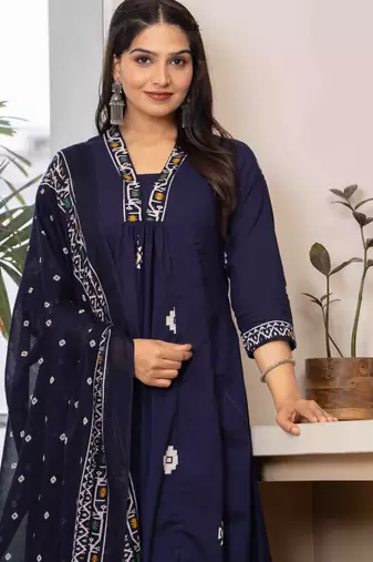 Women cotton printed v-nack 3/4 sleeves calf length flared kurta pant and dupatta set