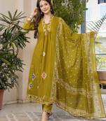 Women cotton printed v-nack 3/4 sleeves calf length flared kurta pant and dupatta set