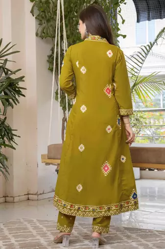 Women cotton printed v-nack 3/4 sleeves calf length flared kurta pant and dupatta set