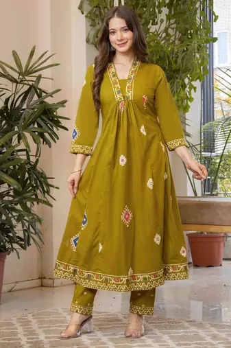 Women cotton printed v-nack 3/4 sleeves calf length flared kurta pant and dupatta set