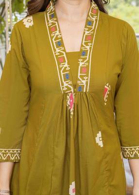 Women cotton printed v-nack 3/4 sleeves calf length flared kurta pant and dupatta set 4