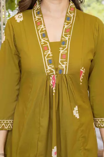 Women cotton printed v-nack 3/4 sleeves calf length flared kurta pant and dupatta set