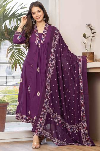 Women cotton printed v-nack 3/4 sleeves calf length flared kurta pant and dupatta set