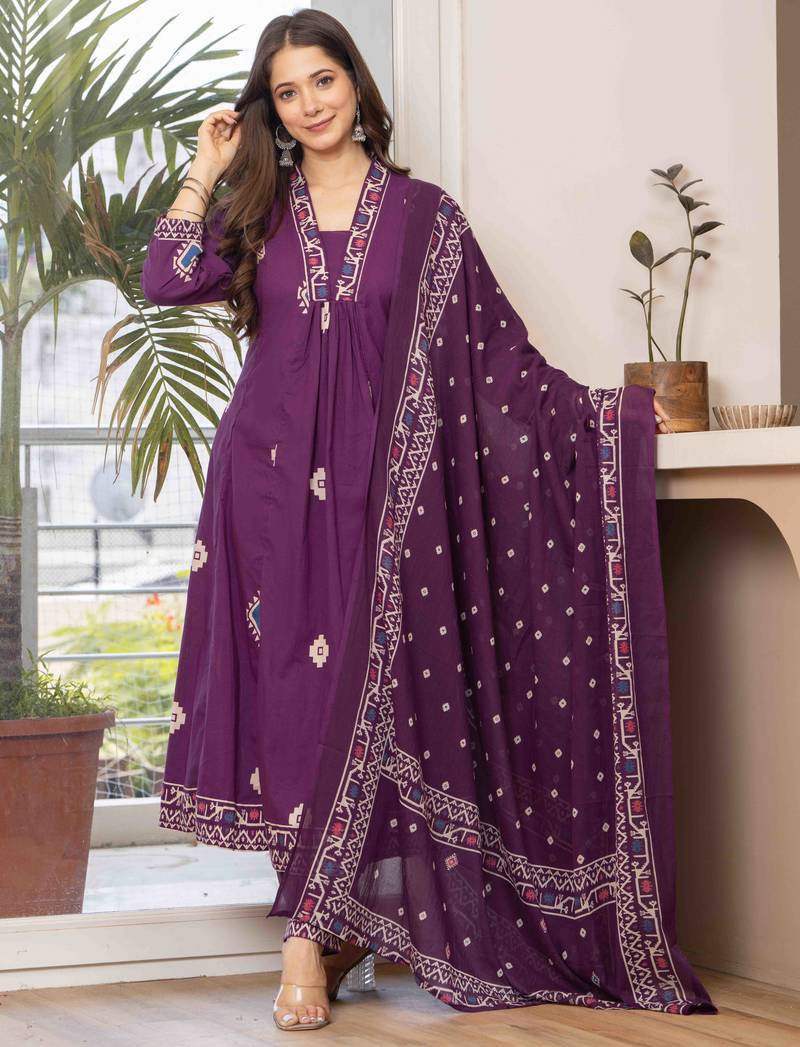 Women cotton printed v-nack 3/4 sleeves calf length flared kurta pant and dupatta set