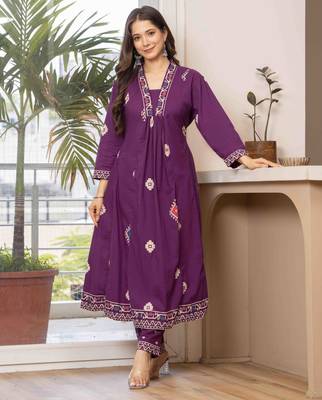 Women cotton printed v-nack 3/4 sleeves calf length flared kurta pant and dupatta set 2