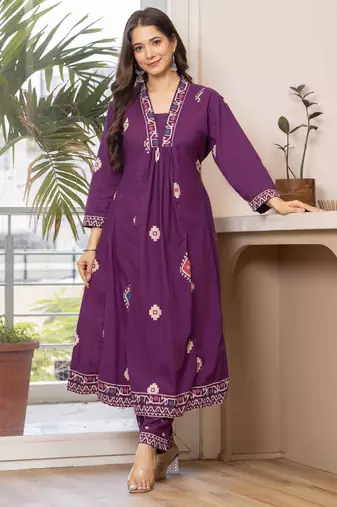 Women cotton printed v-nack 3/4 sleeves calf length flared kurta pant and dupatta set