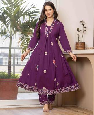 Women cotton printed v-nack 3/4 sleeves calf length flared kurta pant and dupatta set 3