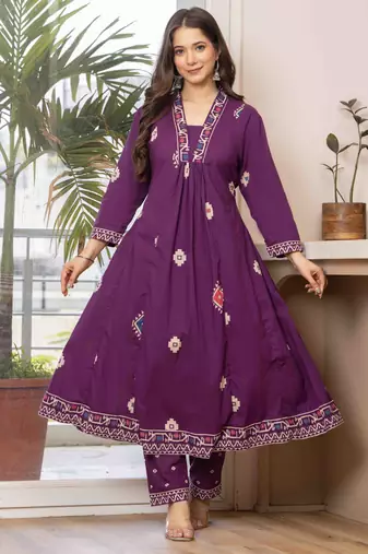 Women cotton printed v-nack 3/4 sleeves calf length flared kurta pant and dupatta set