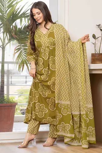 Women cotton printed v-nack 3/4 sleeves calf length flared kurta pant and dupatta set