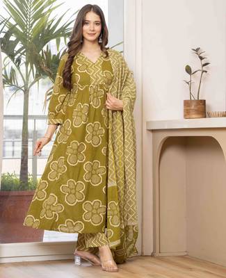 Women cotton printed v-nack 3/4 sleeves calf length flared kurta pant and dupatta set 2