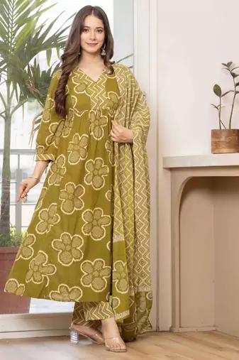 Women cotton printed v-nack 3/4 sleeves calf length flared kurta pant and dupatta set