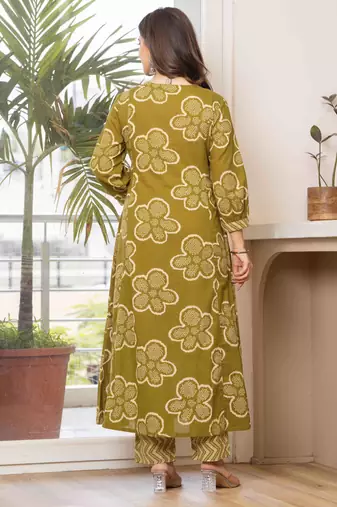 Women cotton printed v-nack 3/4 sleeves calf length flared kurta pant and dupatta set
