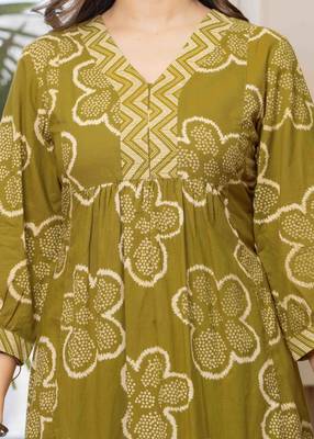 Women cotton printed v-nack 3/4 sleeves calf length flared kurta pant and dupatta set 5