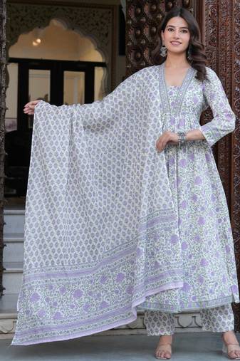 Women cotton printed v-nack 3/4 sleeves calf length flared kurta pant and dupatta set