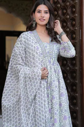Women cotton printed v-nack 3/4 sleeves calf length flared kurta pant and dupatta set