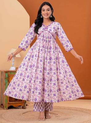 Women cotton printed v-nack 3/4 sleeves calf length alia cut kurta pant and dupatta set 3