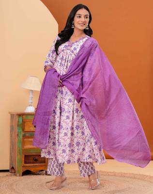 Women cotton printed v-nack 3/4 sleeves calf length alia cut kurta pant and dupatta set 4