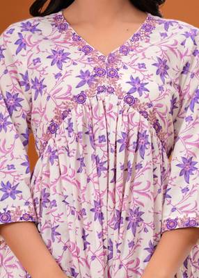Women cotton printed v-nack 3/4 sleeves calf length alia cut kurta pant and dupatta set 5