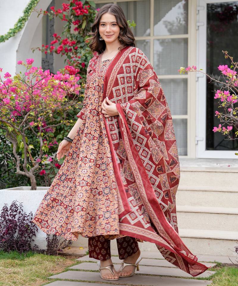 Women cotton printed v-nack 3/4 sleeves calf length flared kurta pant and dupatta set