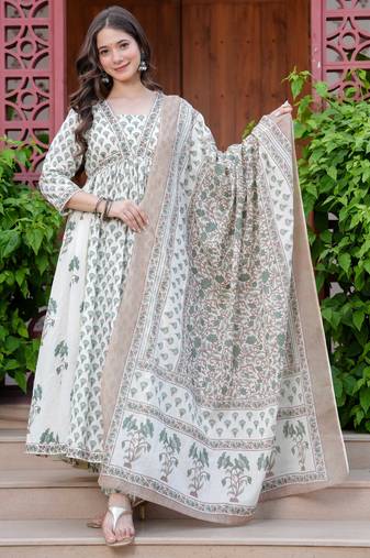 Women cotton printed v-nack 3/4 sleeves calf length flared kurta pant and dupatta set