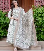 Women cotton printed v-nack 3/4 sleeves calf length flared kurta pant and dupatta set