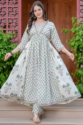 Women cotton printed v-nack 3/4 sleeves calf length flared kurta pant and dupatta set