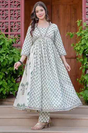 Women cotton printed v-nack 3/4 sleeves calf length flared kurta pant and dupatta set