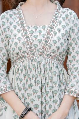Women cotton printed v-nack 3/4 sleeves calf length flared kurta pant and dupatta set 5