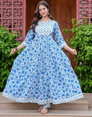 Women cotton printed round nack calf length flared kurta pant and dupatta set 4