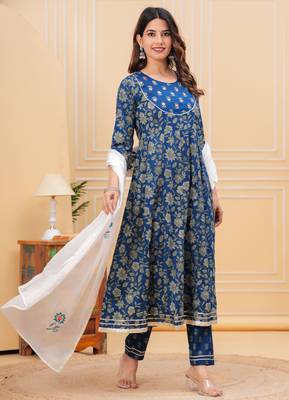 Women cotton printed round nack calf length flared kurta pant and dupatta set 5