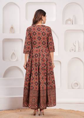 Women cotton printed round nack calf length flared kurta pant and dupatta set 2