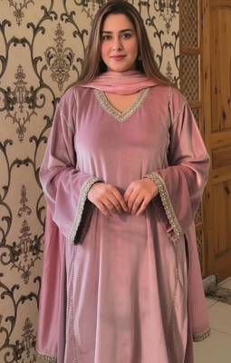 Lavender Velvet Straight Kurta set 4