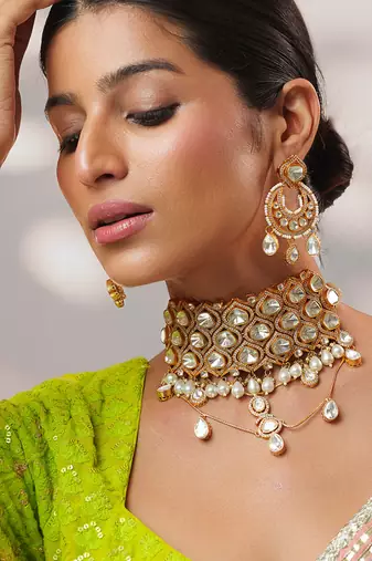 Gold plated kundan choker necklace set