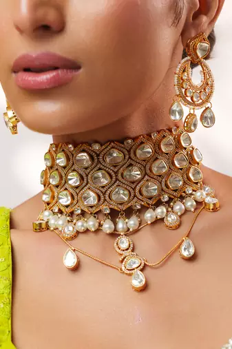 Gold plated kundan choker necklace set