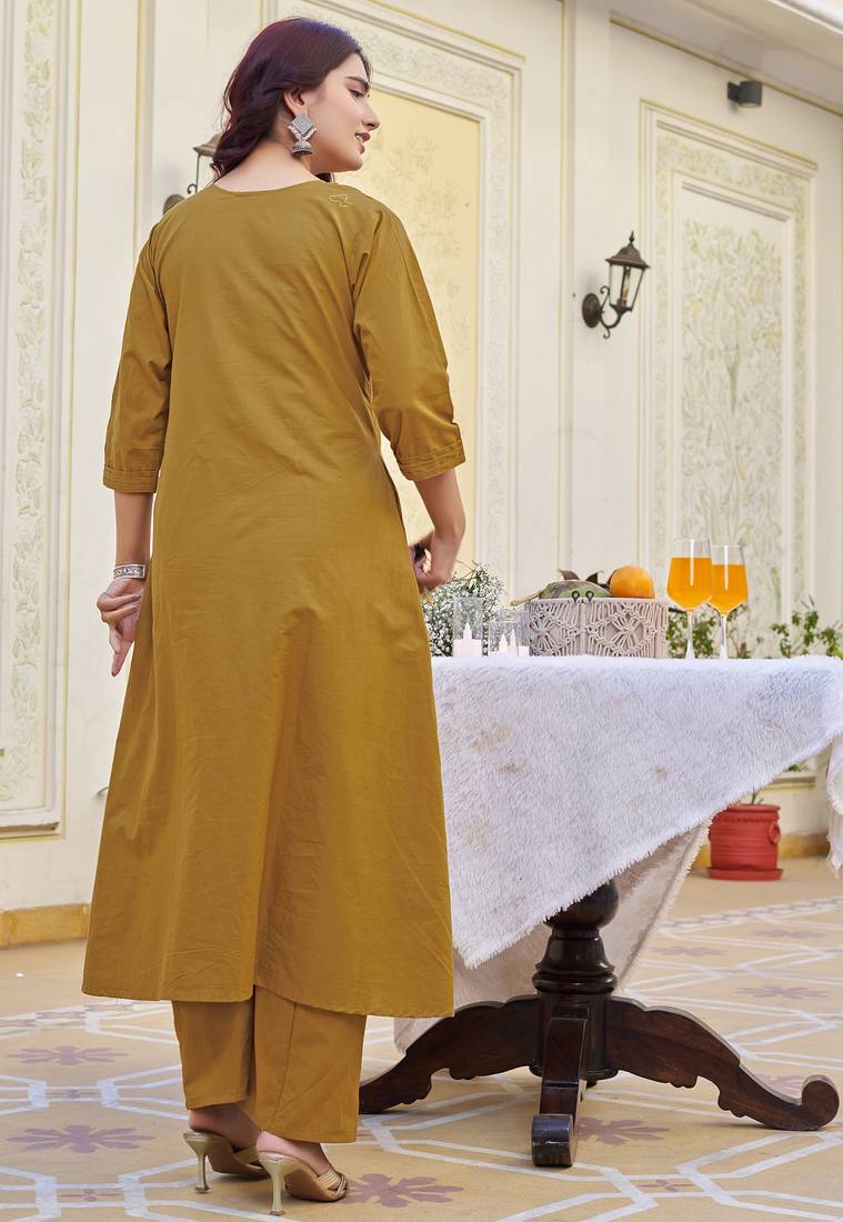 Ethnic Motifs Embroidered Thread Work Dubbu Cotton Kurta With Trouser & Dupatta