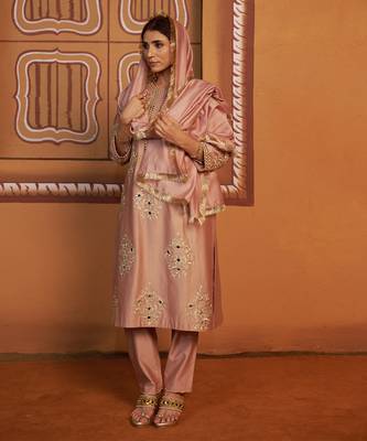 Pink embroidered silk kurta set 1