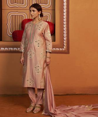 Pink embroidered silk kurta set 3