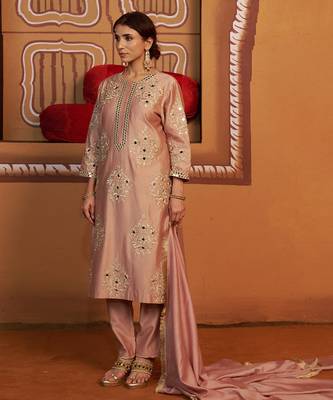 Pink embroidered silk kurta set 4